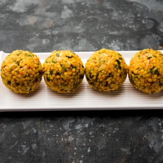 polpette di miglio e verdure impiattamento orizzontale